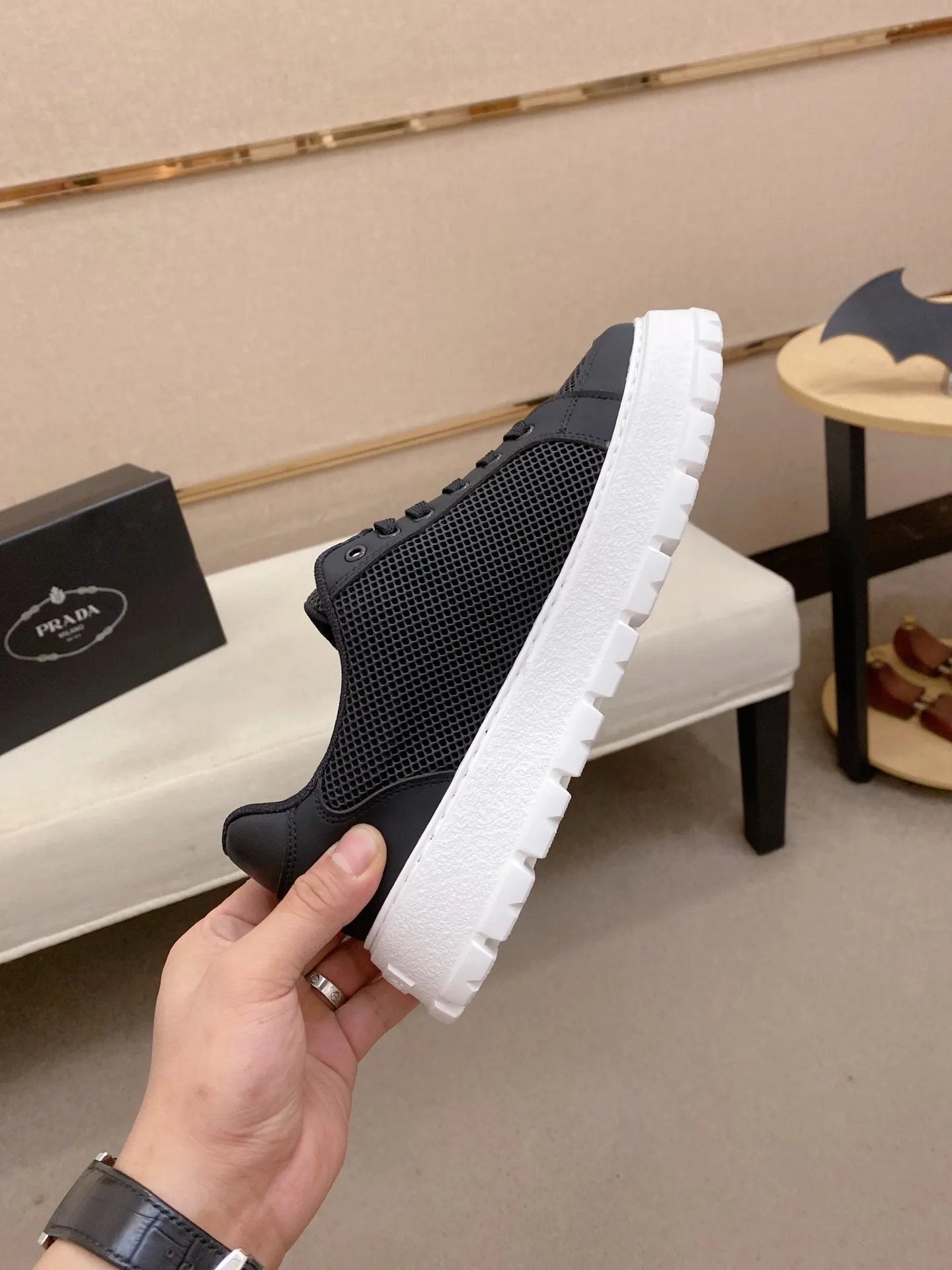Men's men's shoes💰: 440💰[Prada～Prada] Trendy new styles are on the market. Same style as the official website. Counter quality. Original version. [Strong] [Strong] Imported selected first-layer cowhide. Comfortable and breathable sheepskin lining, fine workmanship, upper layer made of 100% pure cowhide, original last shape, comfortable on the feet, shoe sizes 38 to 44